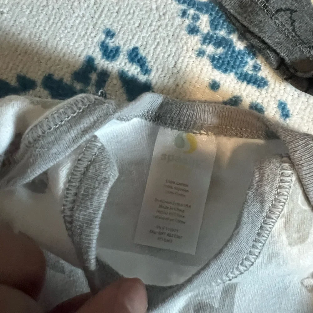 BUNDLE Gerber Gray and White Bodysuits Essential One Pieces